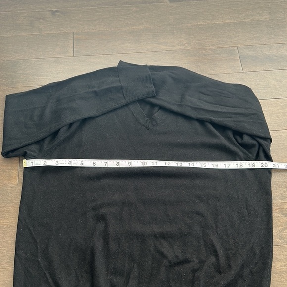 BANANA REPUBLIC Men’s Black Cashmere Wool Lightweight Pullover V-Neck Sweater - Picture 6 of 9